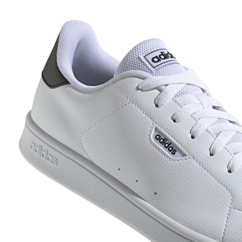 Tenis-adidas-para-hombre-Urban-Court-para-moda-color-blanco.-Detalle-1