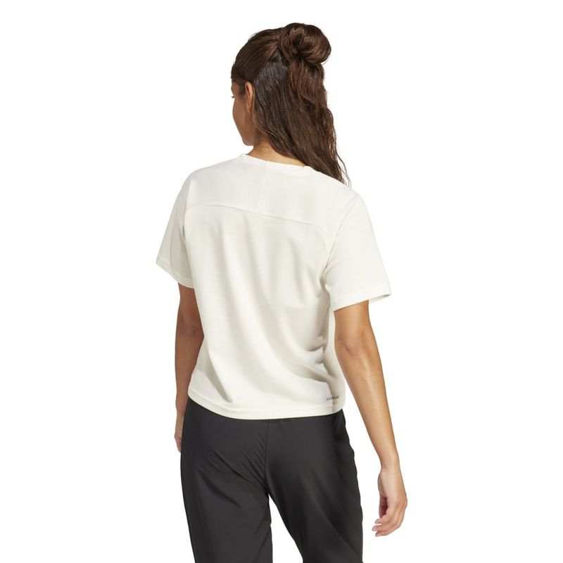 Camiseta-Manga-Corta-adidas-para-mujer-W-Z.N.E.-Tee-para-moda-color-blanco.-Reverso-Sobre-Modelo