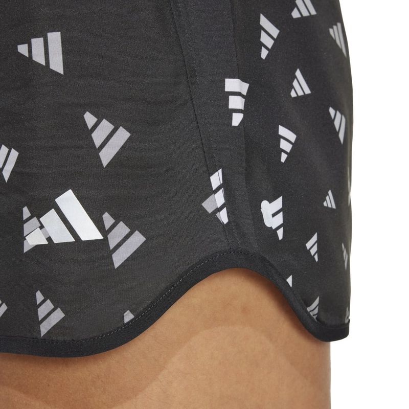 Pantaloneta-adidas-para-mujer-Run-It-Bl-Sho-para-correr-color-negro.-Detalle-2