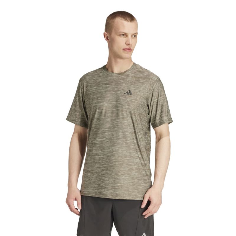 Camiseta-Manga-Corta-adidas-para-hombre-Tr-Es-Stretch-T-para-entrenamiento-color-verde.-Frente-Sobre-Modelo