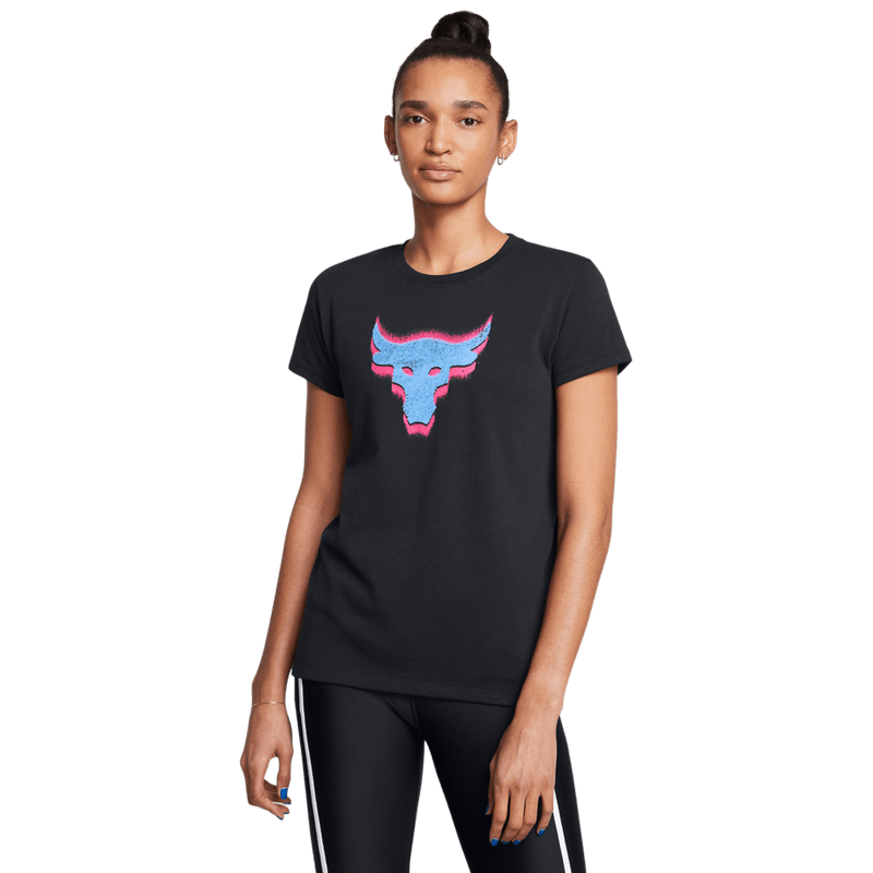 Camiseta-Manga-Corta-under-armour-para-mujer-Pjt-Rck-W-Underground-Core-T-para-entrenamiento-color-negro.-Frente-Sobre-Modelo