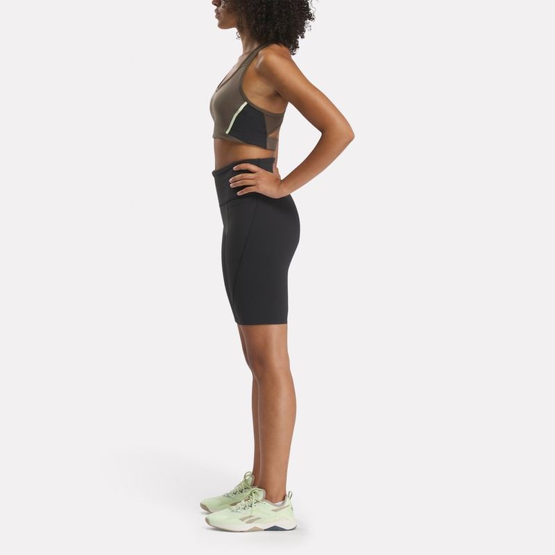 Licra-reebok-para-mujer-Lux-High-Rise-Bike-Short-para-entrenamiento-color-negro.-Reverso-Sin-Modelo