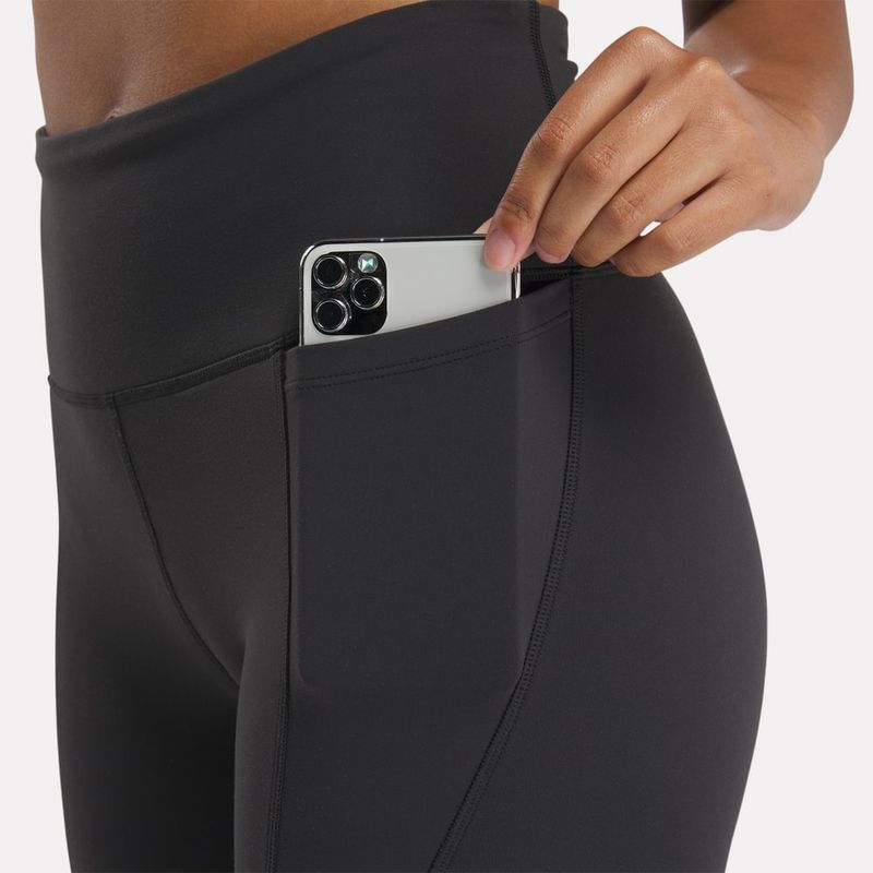 Licra-reebok-para-mujer-Lux-High-Rise-Bike-Short-para-entrenamiento-color-negro.-Detalle-1