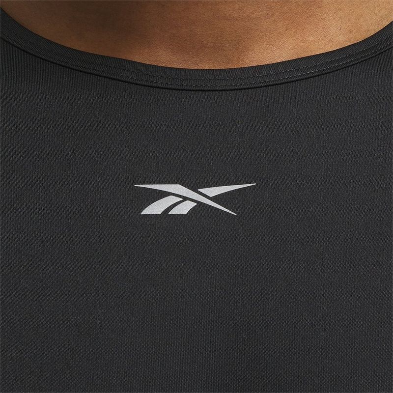 Camiseta-Manga-Sisa-reebok-para-hombre-Run-Speedwick-Singlet-para-correr-color-negro.-Reverso-Sin-Modelo