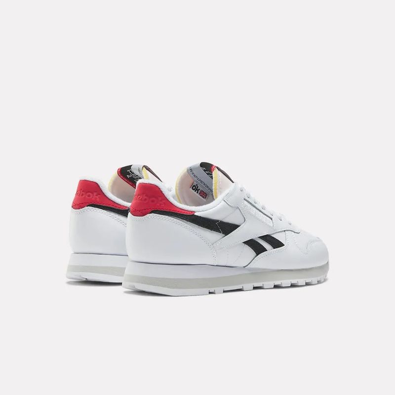 Tenis-reebok-para-hombre-Classic-Leather-para-correr-color-blanco.-Par-Alineados