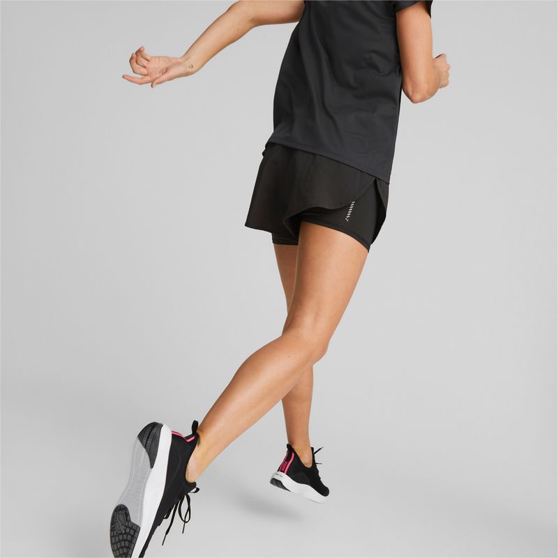Pantaloneta-puma-para-mujer-Run-Favorite-Woven-2In1-3-Short-W-para-correr-color-negro.-Detalle-4