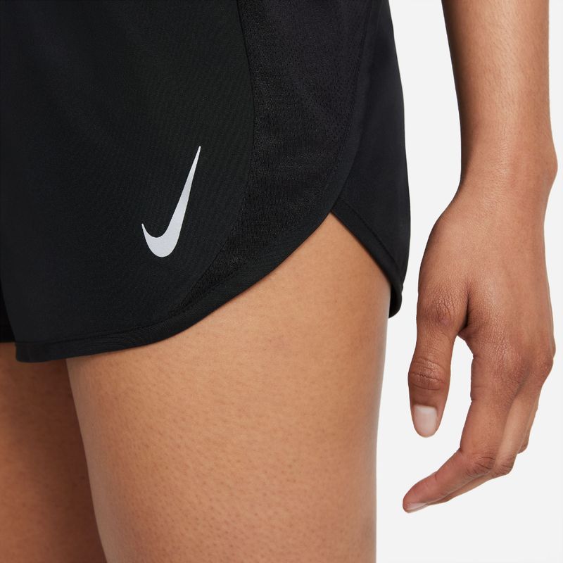 Pantaloneta-nike-para-mujer-W-Nk-Fast-Df-Tempo-Short-para-correr-color-negro.-Detalle-1