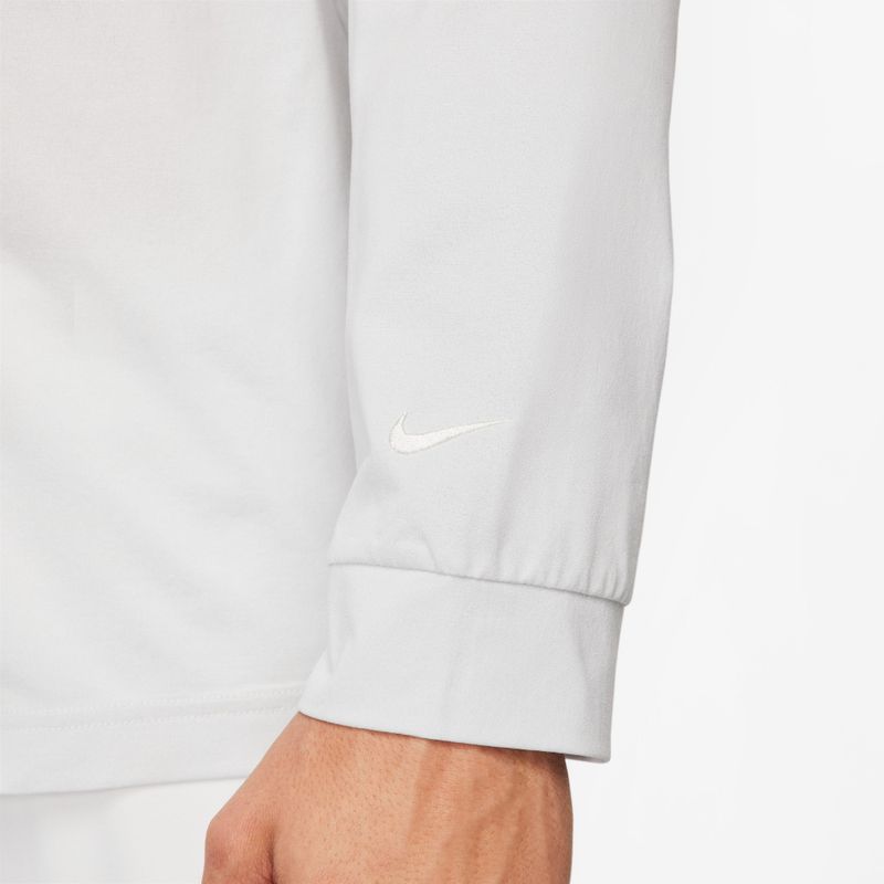 Camiseta-Manga-Sisa-nike-para-hombre-M-Nk-Df-Track-Club-Hyverse-Ls-para-correr-color-blanco.-Detalle-2