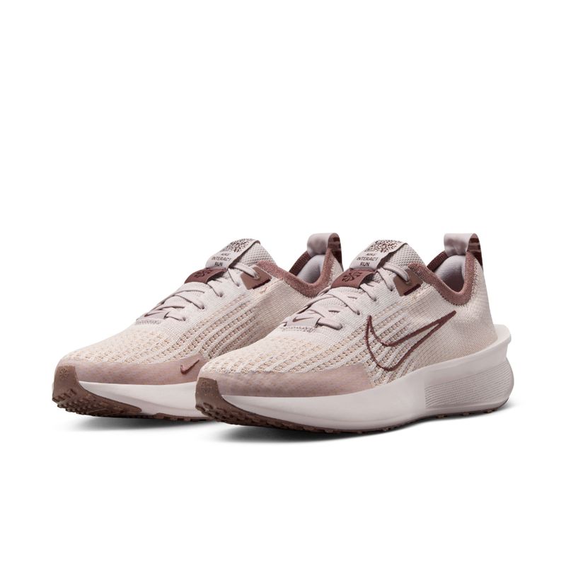 Tenis-nike-para-mujer-W-Nike-Interact-Run-para-correr-color-morado.-Par-Alineados