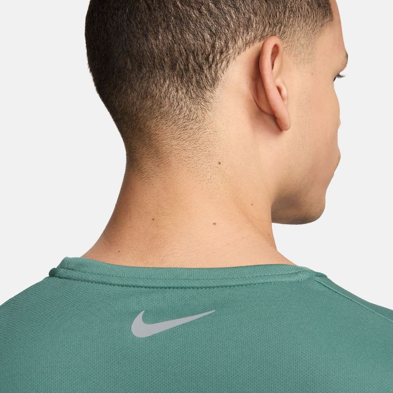 Camiseta-Manga-Corta-nike-para-hombre-M-Nk-Flash-Miler-Top-para-correr-color-verde.-Detalle-8