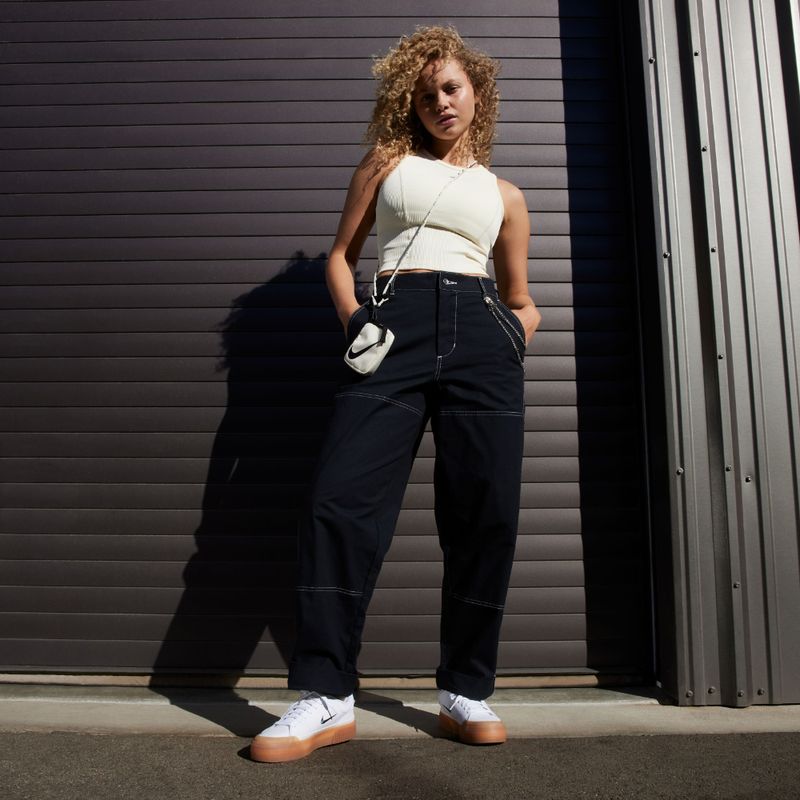 Tenis-nike-para-mujer-Wmns-Court-Legacy-Lift-para-moda-color-blanco.-Vista-Cuerpo-Completo-Modelo