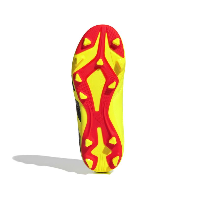 Guayos-adidas-para-niño-Predator-Club-L-Fxg-J-para-futbol-color-amarillo.-Suela