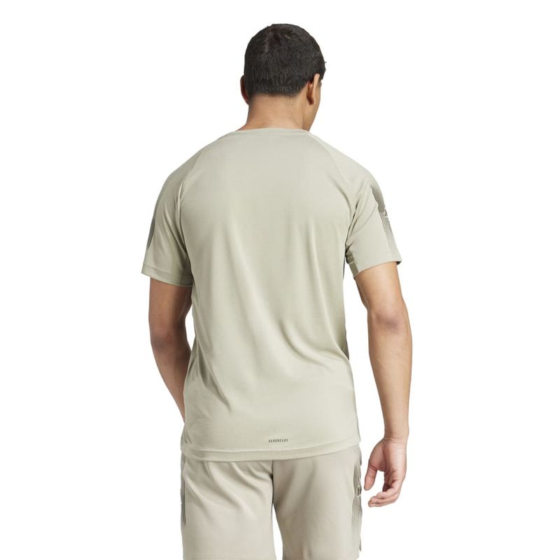 Camiseta-Manga-Corta-adidas-para-hombre-Gym--Bl-Tee-para-entrenamiento-color-gris.-Reverso-Sobre-Modelo