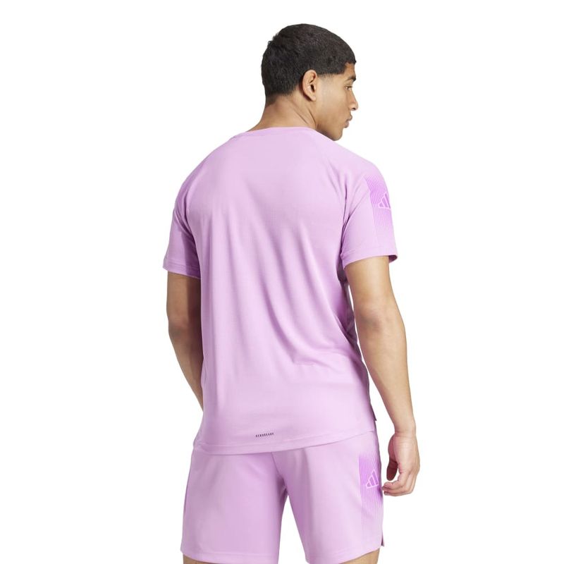 Camiseta-Manga-Corta-adidas-para-hombre-Gym--Bl-Tee-para-entrenamiento-color-morado.-Reverso-Sobre-Modelo