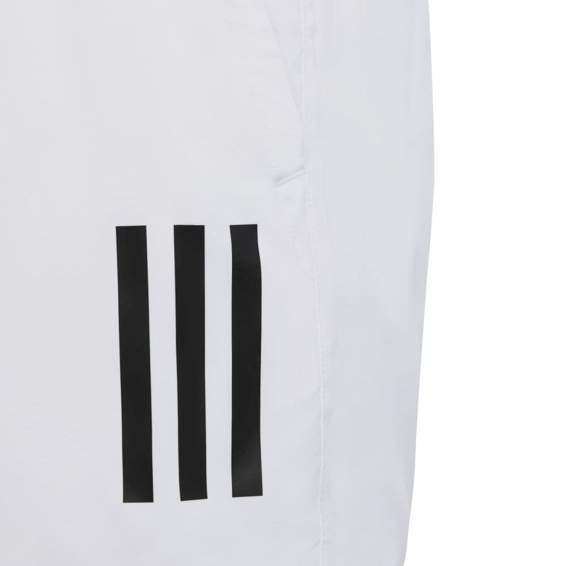 Pantaloneta-adidas-para-niño-B-Club-3S-Short-para-tenis-color-blanco.-Reverso-Sobre-Modelo