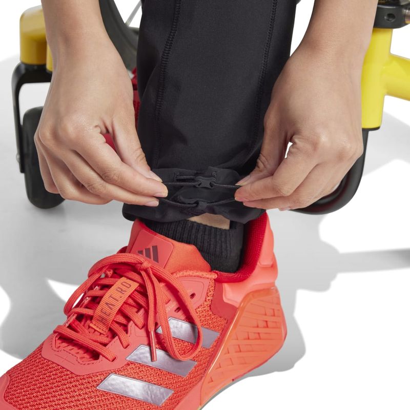 Pantalon-adidas-para-mujer-Wtr-Adapt-Pant-para-entrenamiento-color-negro.-Detalle-3