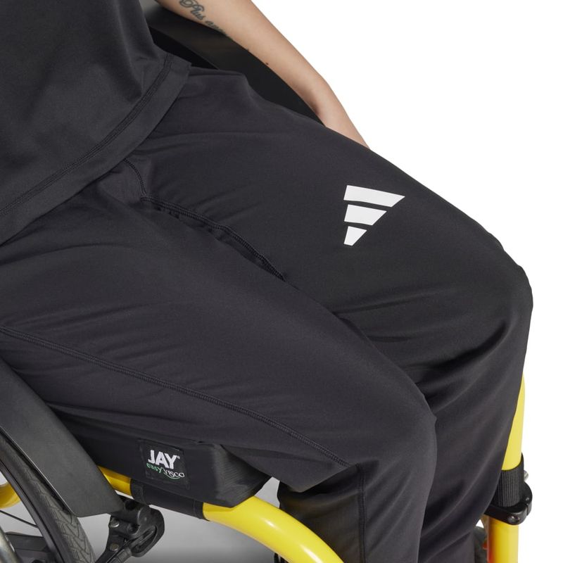 Pantalon-adidas-para-mujer-Wtr-Adapt-Pant-para-entrenamiento-color-negro.-Detalle-2