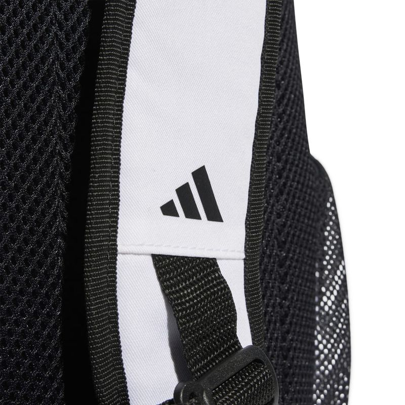 Morral-adidas-para-hombre-Real-Backpack-para-futbol-color-blanco.-Detalle-1