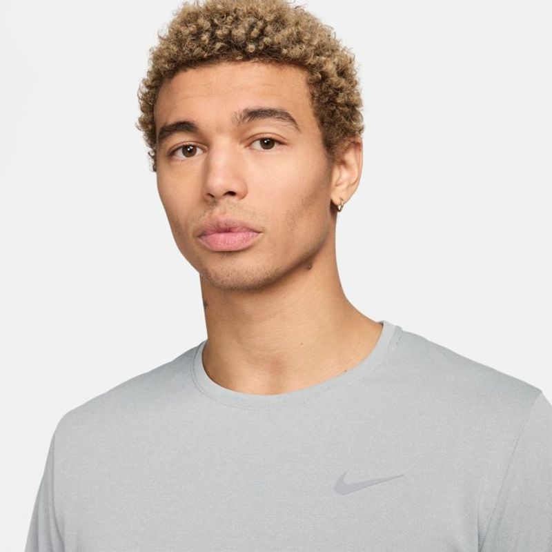 Camiseta-Manga-Larga-nike-para-hombre-M-Nk-Df-Uv-Miler-Top-Ls-para-correr-color-gris.-Detalle-5-