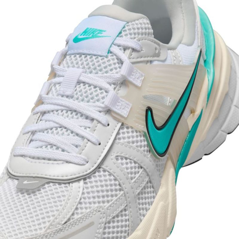 Tenis-nike-para-mujer-W-Nike-V2K-Run-para-moda-color-blanco.-Detalle-1