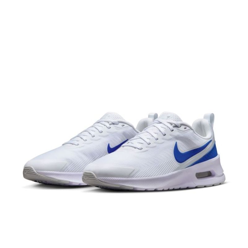 Tenis-nike-para-hombre-Nike-Air-Max-Nuaxis-para-moda-color-blanco.-Par-Alineados