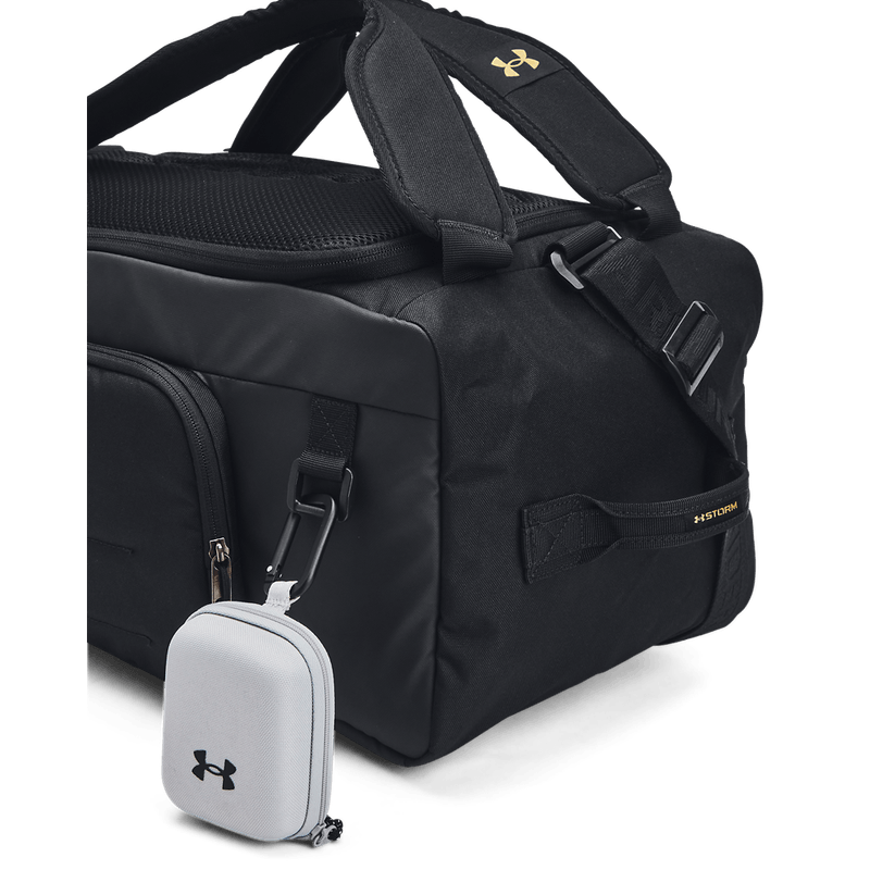 Maletin-under-armour-para-hombre-Ua-Contain-Duo-Sm-Bp-Duffle-para-entrenamiento-color-negro.-Detalle-1