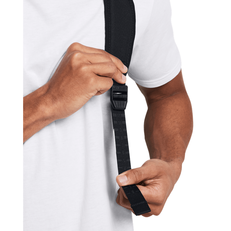 Maletin-under-armour-para-hombre-Ua-Contain-Duo-Sm-Bp-Duffle-para-entrenamiento-color-negro.-Detalle-7
