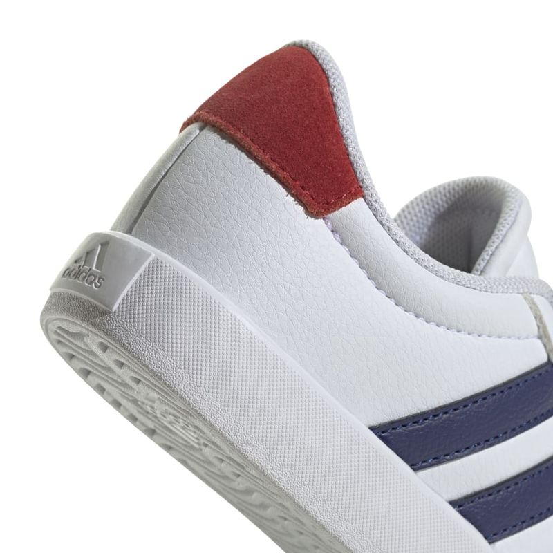 Tenis-adidas-para-niño-Vl-Court-3.0-K-para-moda-color-blanco.-Detalle-2
