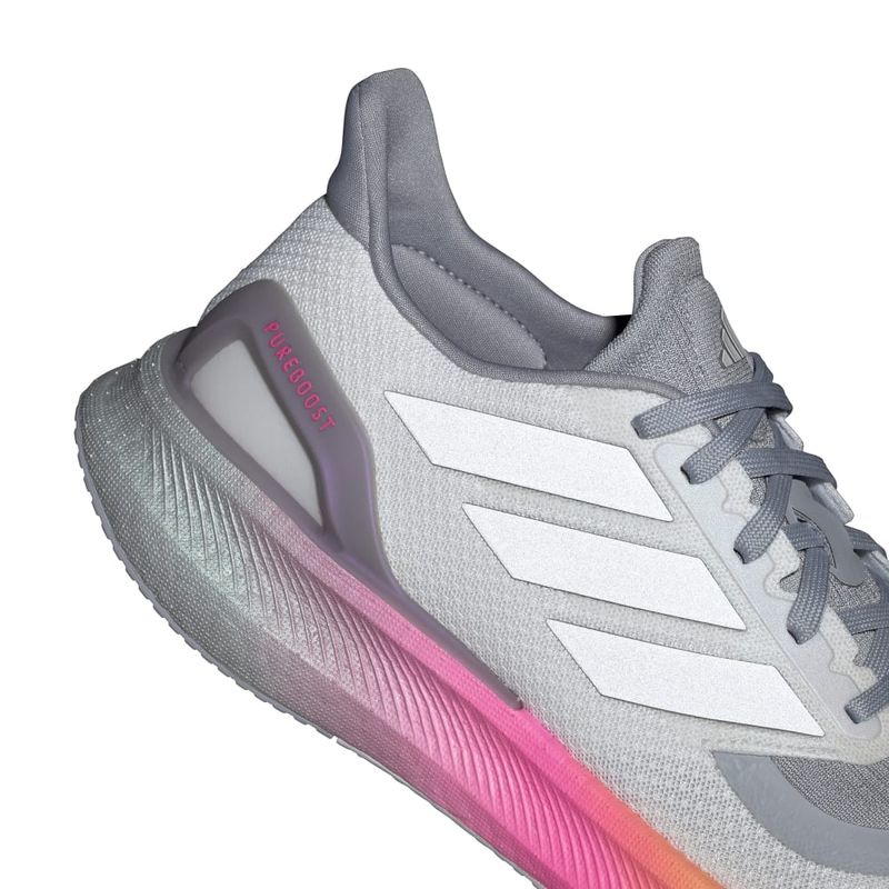 Tenis-adidas-para-hombre-Pureboost-5-para-correr-color-blanco.-En-Modelo