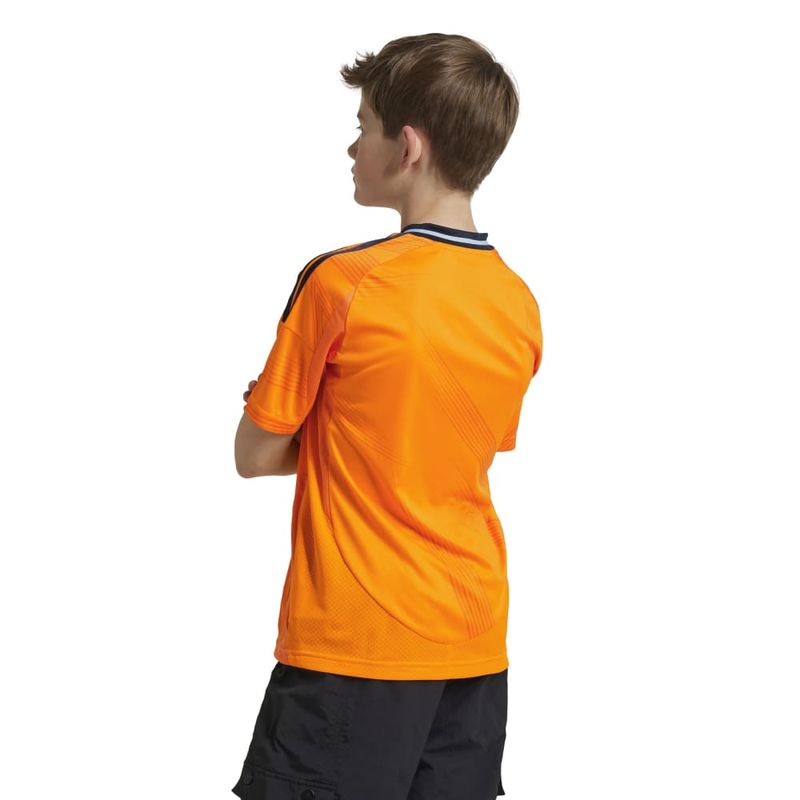 Camiseta-Manga-Corta-adidas-para-niño-Real-A-Jsy-Y-para-futbol-color-gris.-Reverso-Sobre-Modelo