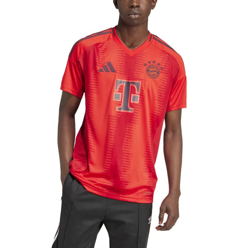 Camiseta-Manga-Corta-adidas-para-hombre-Fcb-H-Jsy-para-futbol-color-rojo.-Zoom-Frontal-Sobre-Modelo