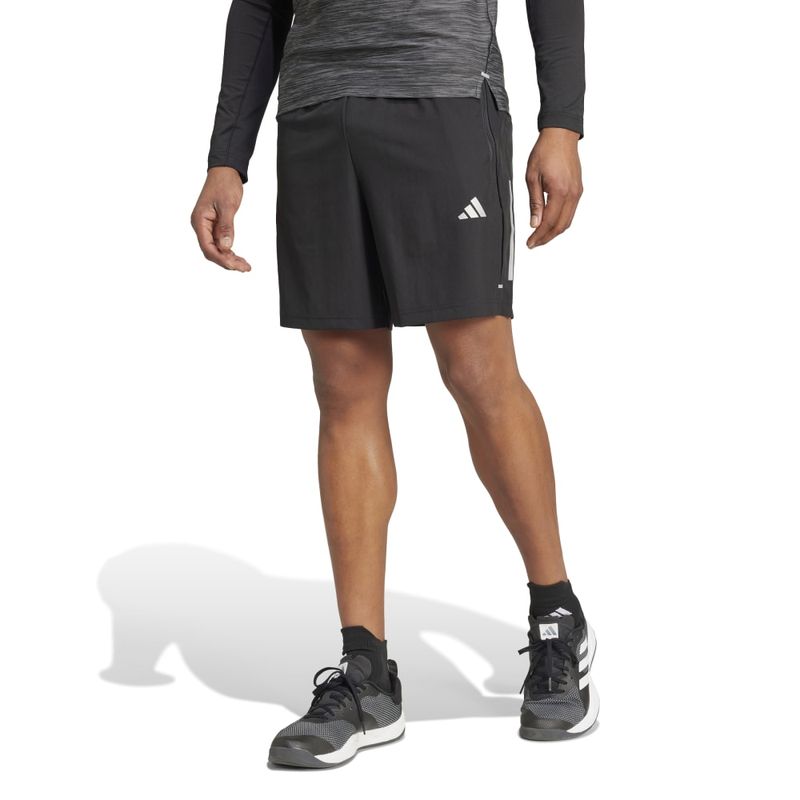 Pantaloneta-adidas-para-hombre-Gym--3S-Wv-Sht-para-entrenamiento-color-negro.-Frente-Sobre-Modelo
