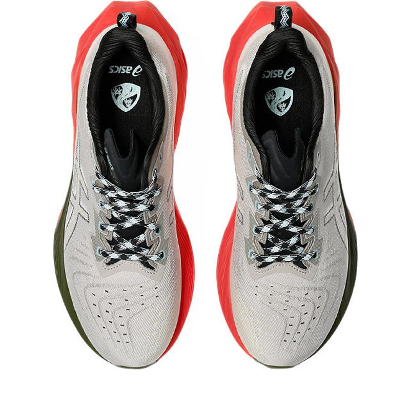 Tenis-asics-para-hombre-Novablast-4-Tr-para-outdoor-color-gris.-Capellada