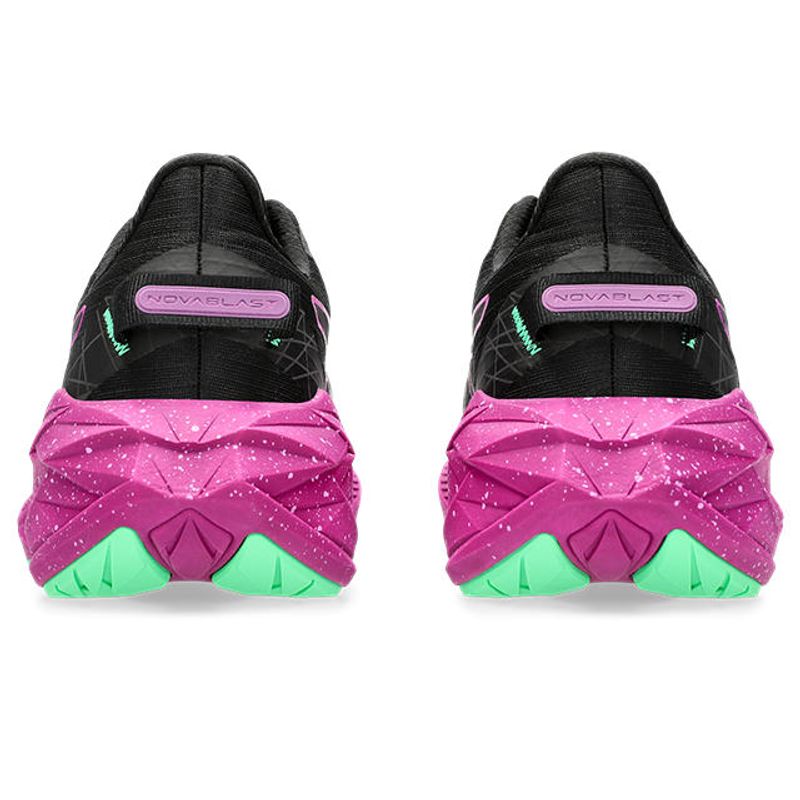 Tenis-asics-para-mujer-Novablast-4-Lite-Show-para-correr-color-rosado.-Talon