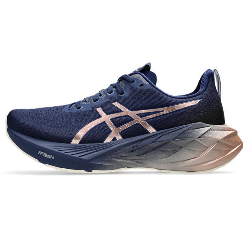 Tenis-asics-para-mujer-Novablast-4-Platinum-para-correr-color-azul.-Lateral-Externa-Derecha