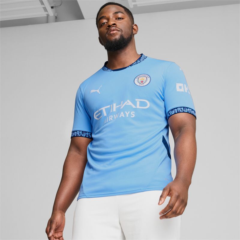 Camiseta-De-Equipo-puma-para-hombre-Mcfc-Home-Jersey-Replica-para-futbol-color-azul.-Frente-Con-Modelo