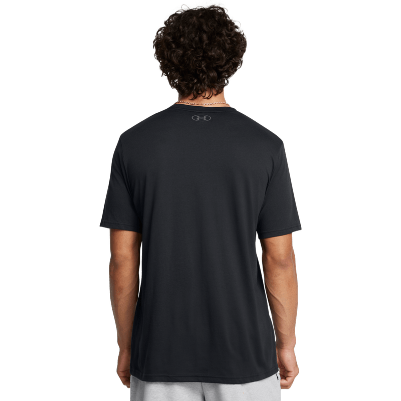 Camiseta-Manga-Corta-under-armour-para-hombre-Ua-Pjt-Rck-Payoff-Graphc-Ss-para-entrenamiento-color-negro.-Reverso-Sin-Modelo