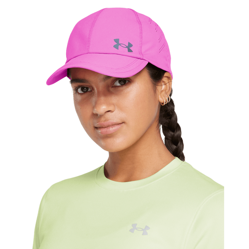 Gorra-under-armour-para-mujer-W-Iso-Chill-Launch-Adj-para-correr-color-rosado.-Frente-Sobre-Modelo